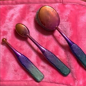 Mermaid brushes